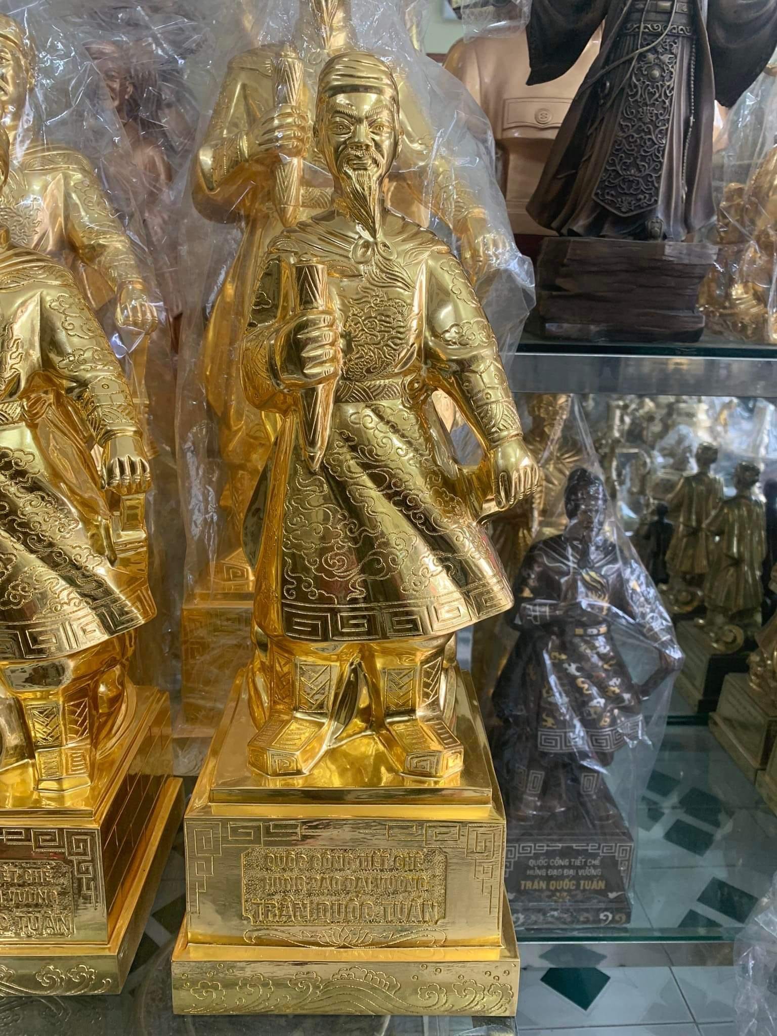Tượng Trần Hưng Đạo Dát Vàng 24k