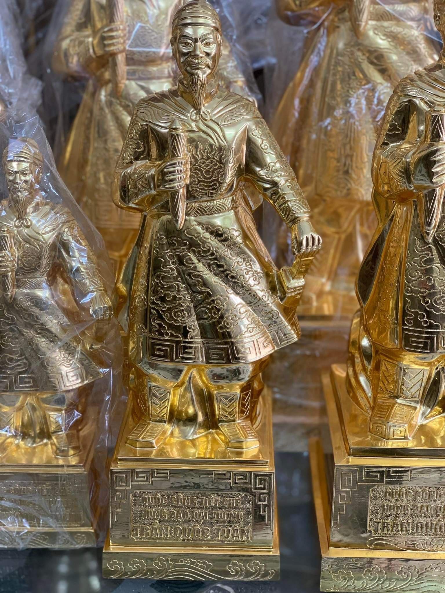Tượng Trần Hưng Đạo Dát Vàng 24k
