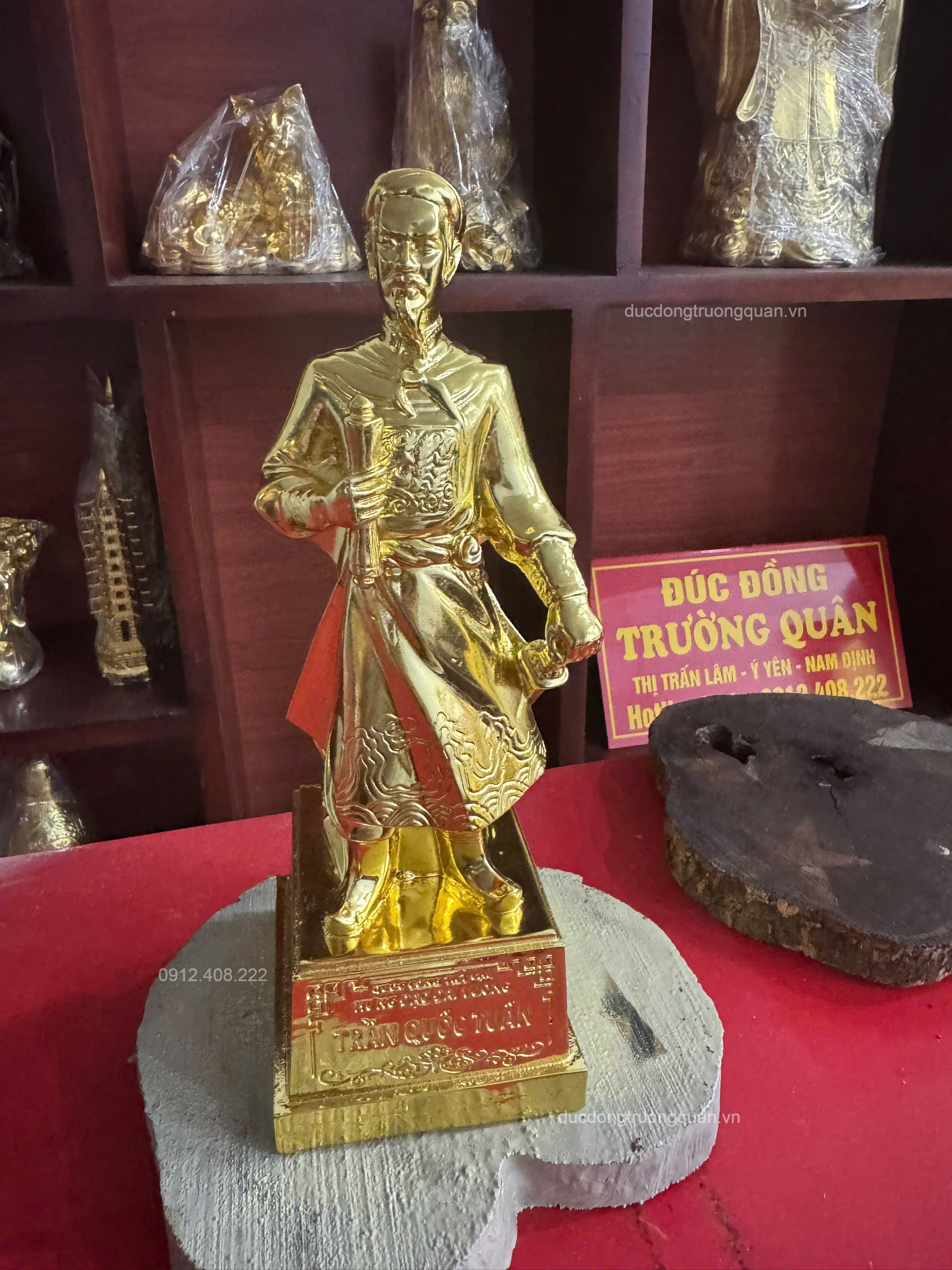 TƯỢNG TRẦN HƯNG ĐẠO BẰNG ĐỒNG CAO 25CM DÁT VÀNG 18K
