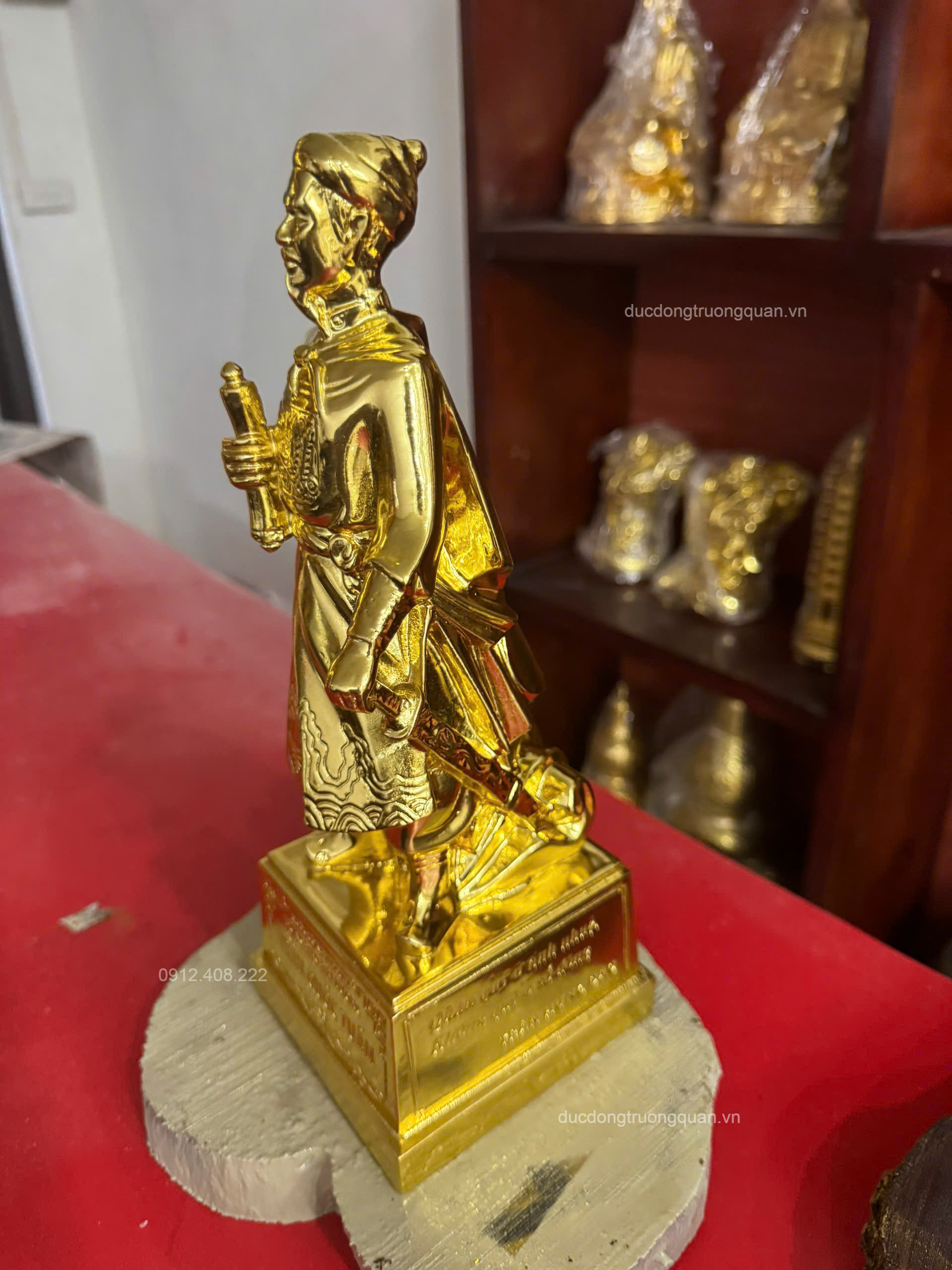TƯỢNG TRẦN HƯNG ĐẠO BẰNG ĐỒNG CAO 25CM DÁT VÀNG 18K
