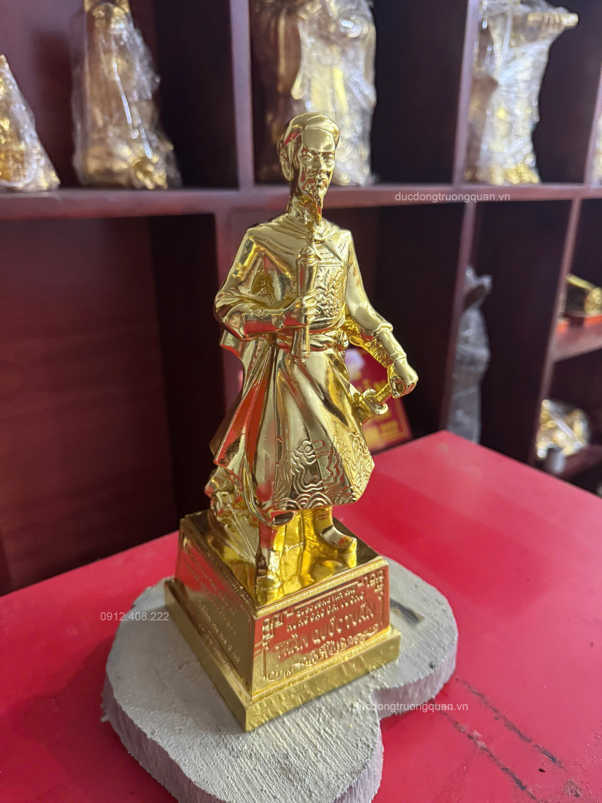 TƯỢNG TRẦN HƯNG ĐẠO BẰNG ĐỒNG CAO 25CM DÁT VÀNG 18K