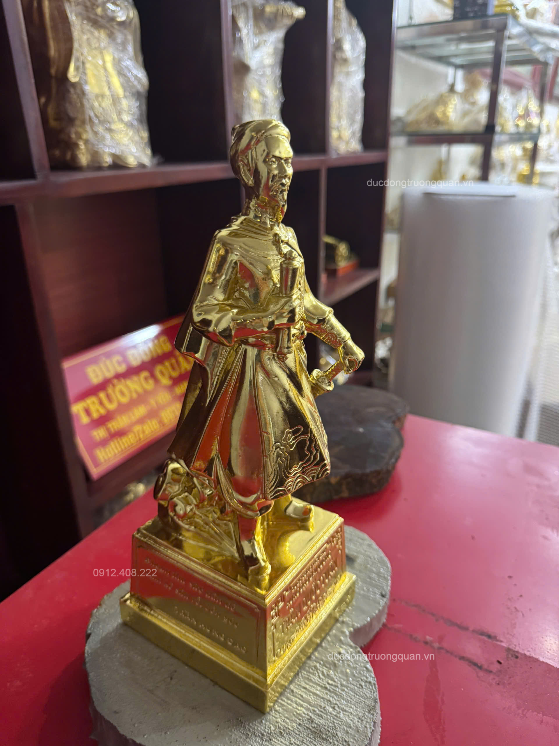 TƯỢNG TRẦN HƯNG ĐẠO BẰNG ĐỒNG CAO 25CM DÁT VÀNG 18K
