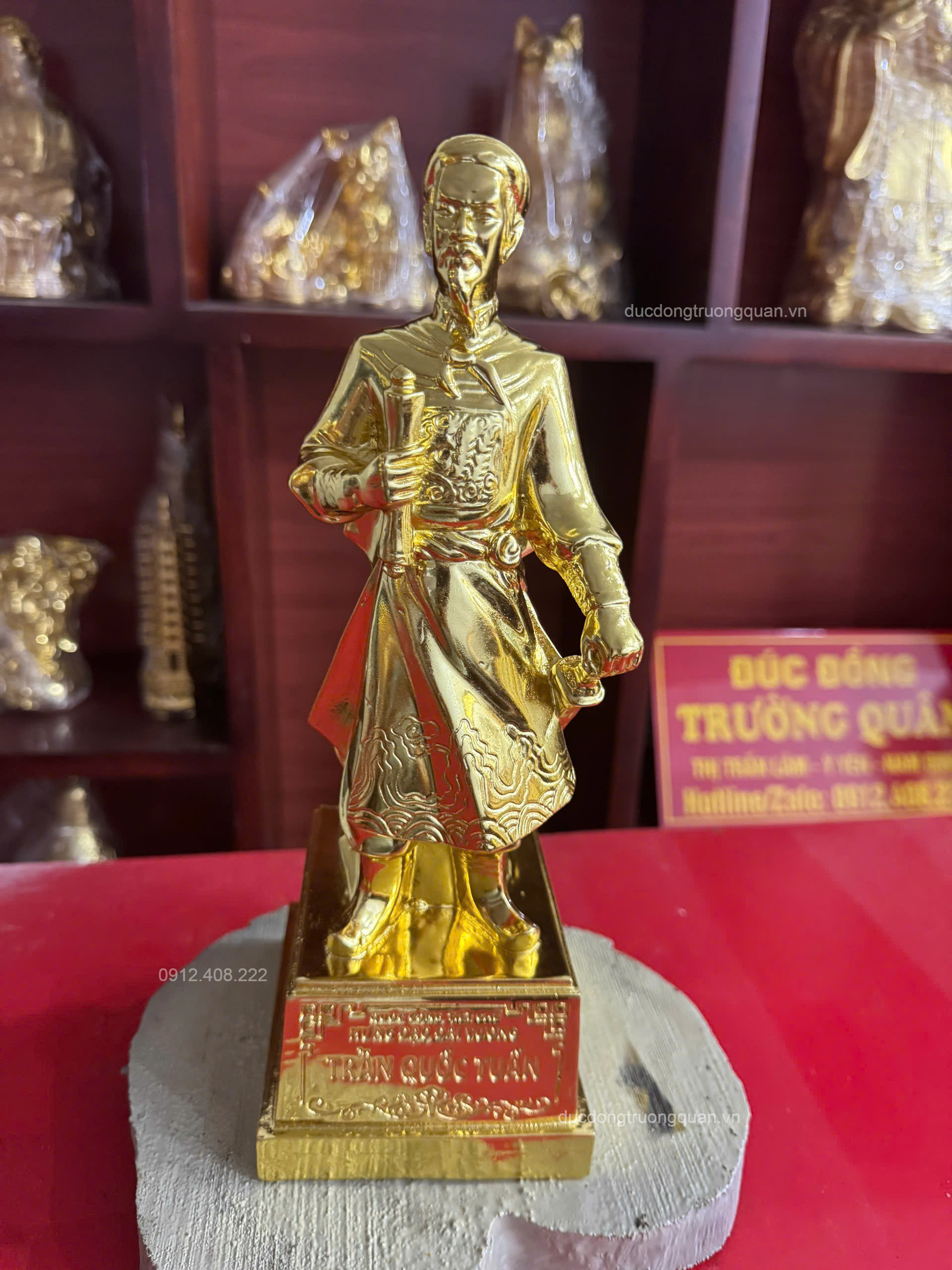 TƯỢNG TRẦN HƯNG ĐẠO BẰNG ĐỒNG CAO 25CM DÁT VÀNG 18K