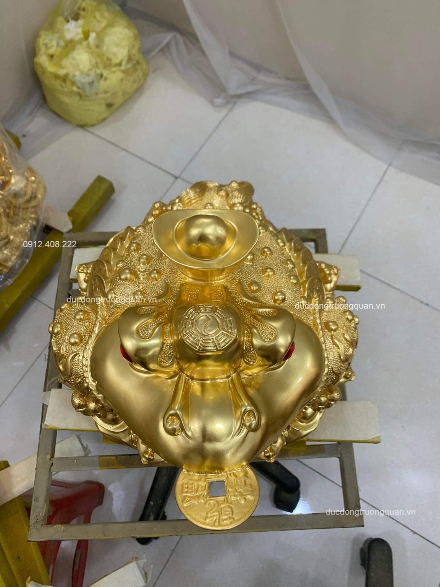 Thềm Thử , Cóc Ngậm Tiền
