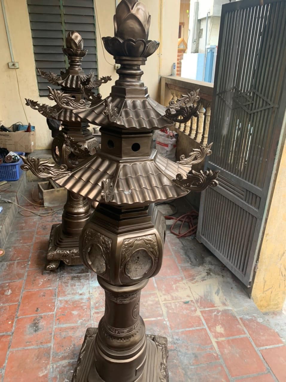 ĐÔI ĐÈN THỜ BẰNG ĐỒNG ĐỎ CAO 1M76 NẶNG 260KG