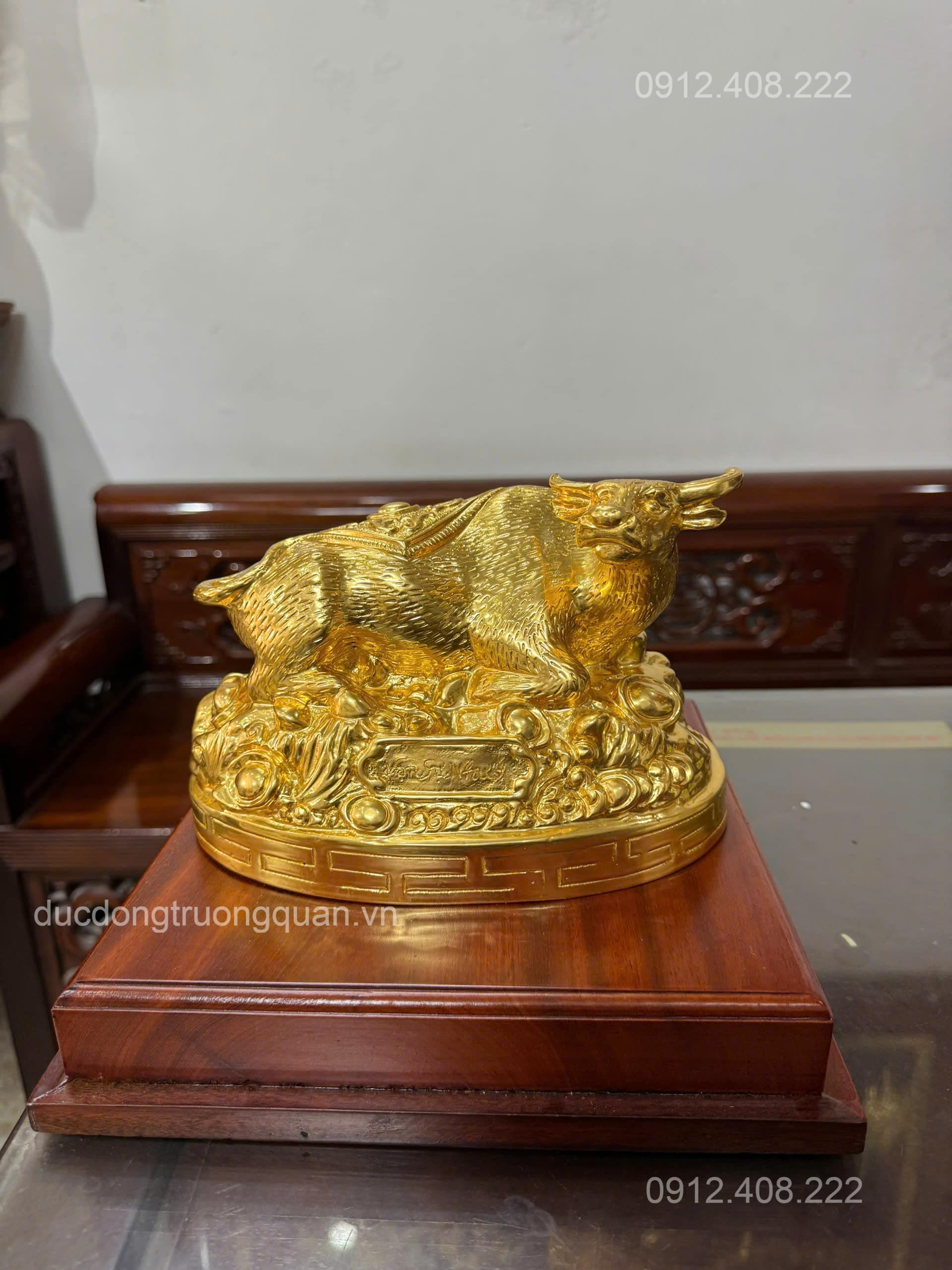 TƯỢNG TRÂU PHONG THỦY BẰNG ĐỒNG ĐỎ DÁT VÀNG 9999