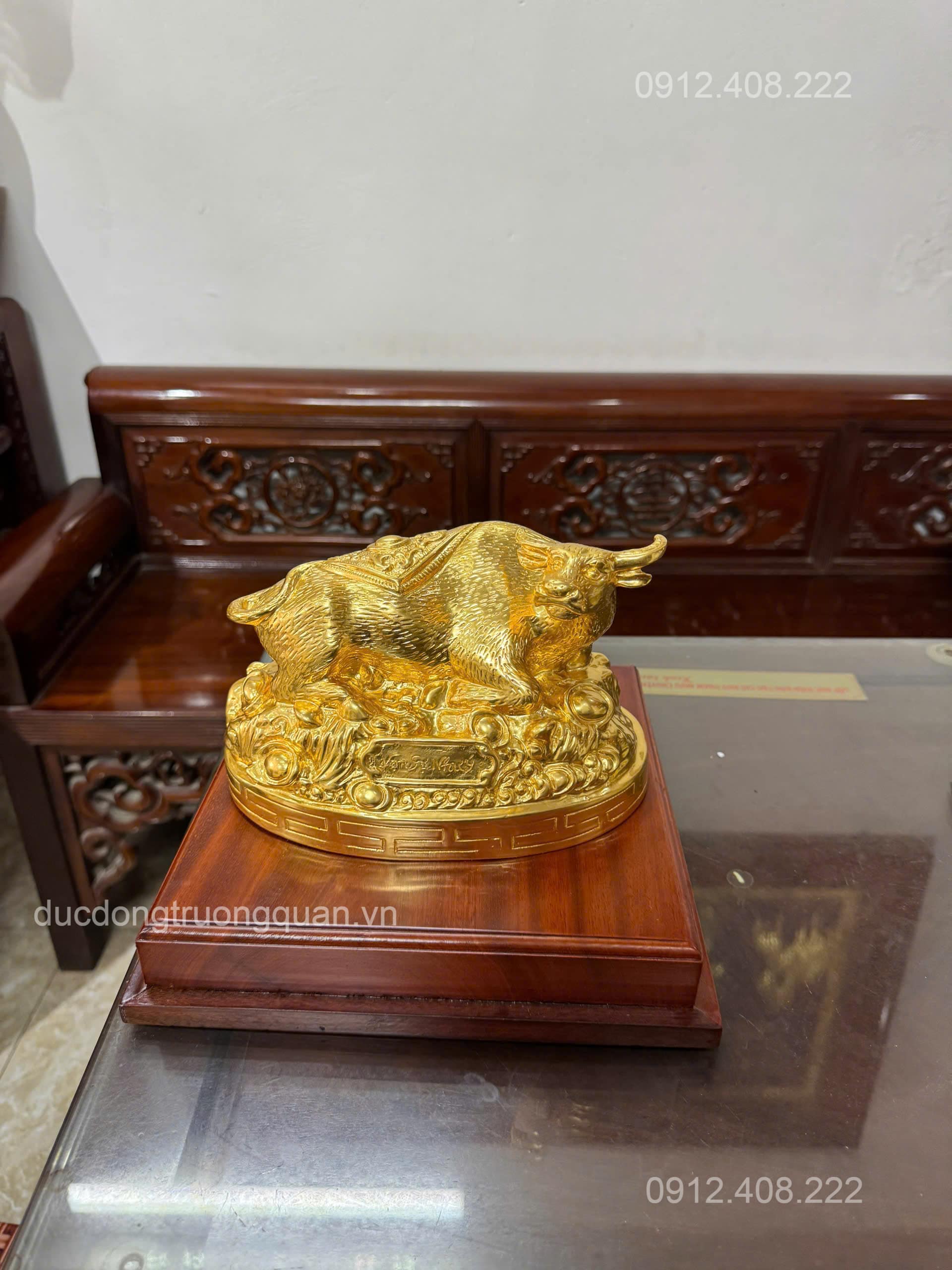 TƯỢNG TRÂU PHONG THỦY BẰNG ĐỒNG ĐỎ DÁT VÀNG 9999