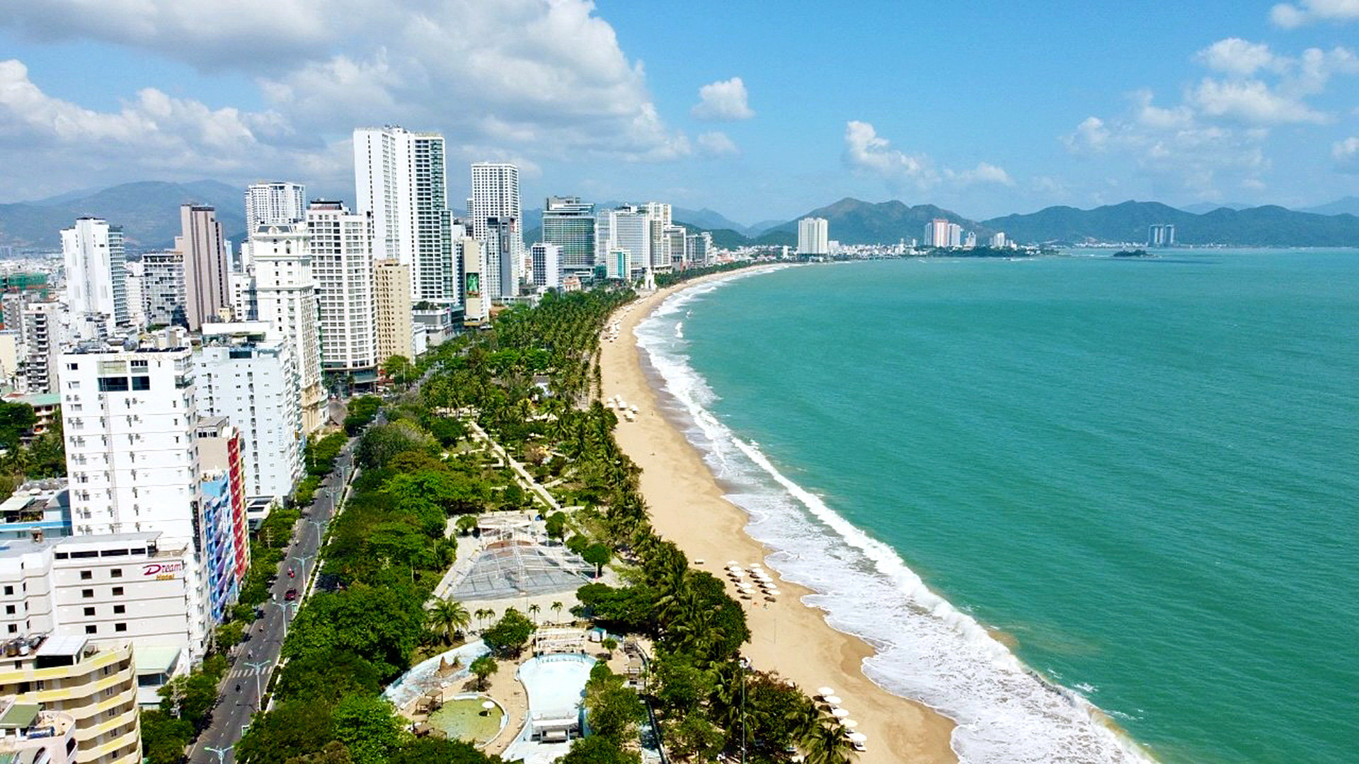 Bãi biển Nha Trang - Khánh Hòa