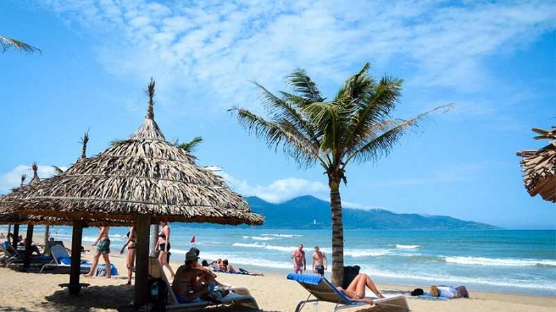 Bãi biển Bãi Cháy - Quảng Ninh