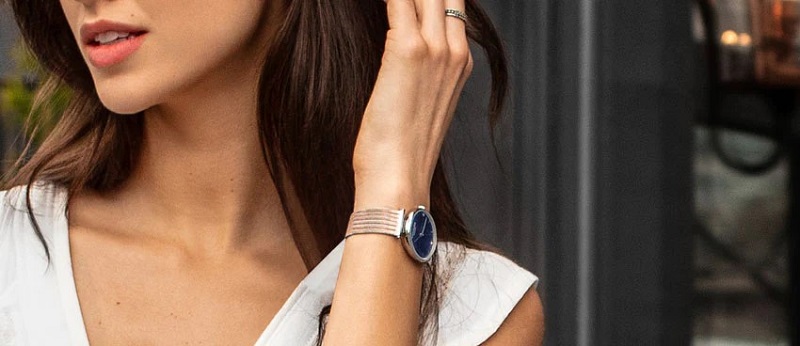 Có nên tặng đồng hồ cho người yêu? Ý nghĩa khi tặng đồng hồ cho bạn gái