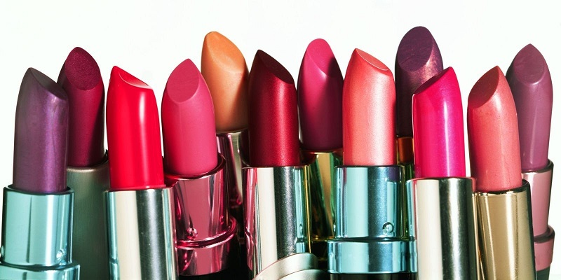 Mua combo son tặng người yêu là cách thể hiện yêu thương