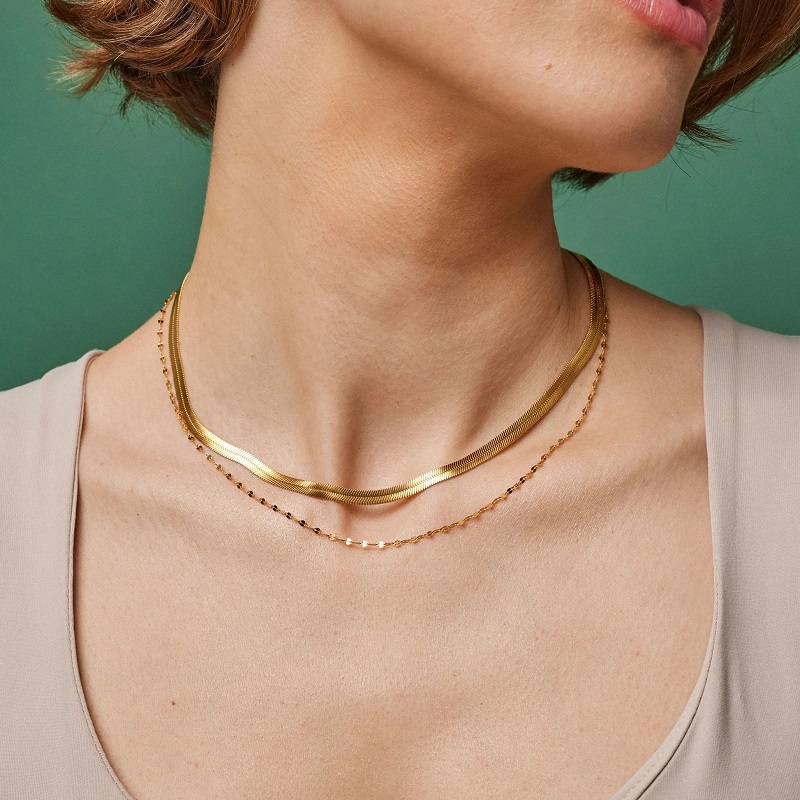 Các dáng áo nên cân nhắc khi chọn dây chuyền bạc nữ trái tim