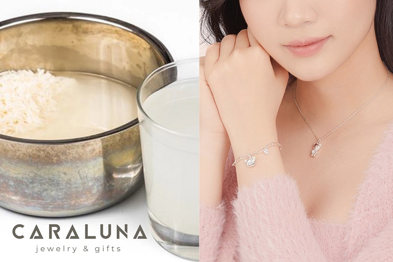 Dùng nước vo gạo để làm sáng bạc