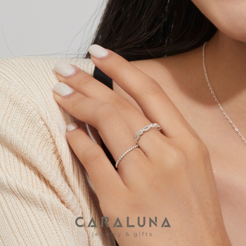 Đeo nhẫn ngón giữa giúp cân bằng công việc và cuộc sống