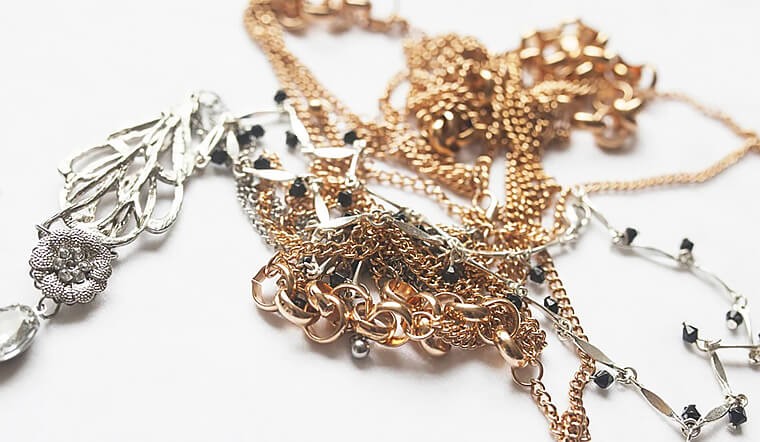 Tránh để các loại trang sức chung một nơi