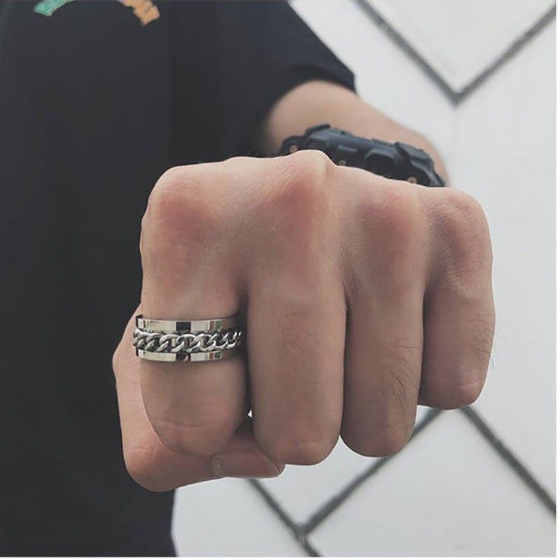 Đeo nhẫn ngón trỏ cho người mệnh Kim