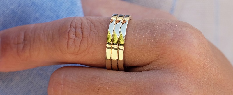 Đeo nhẫn ngón trỏ