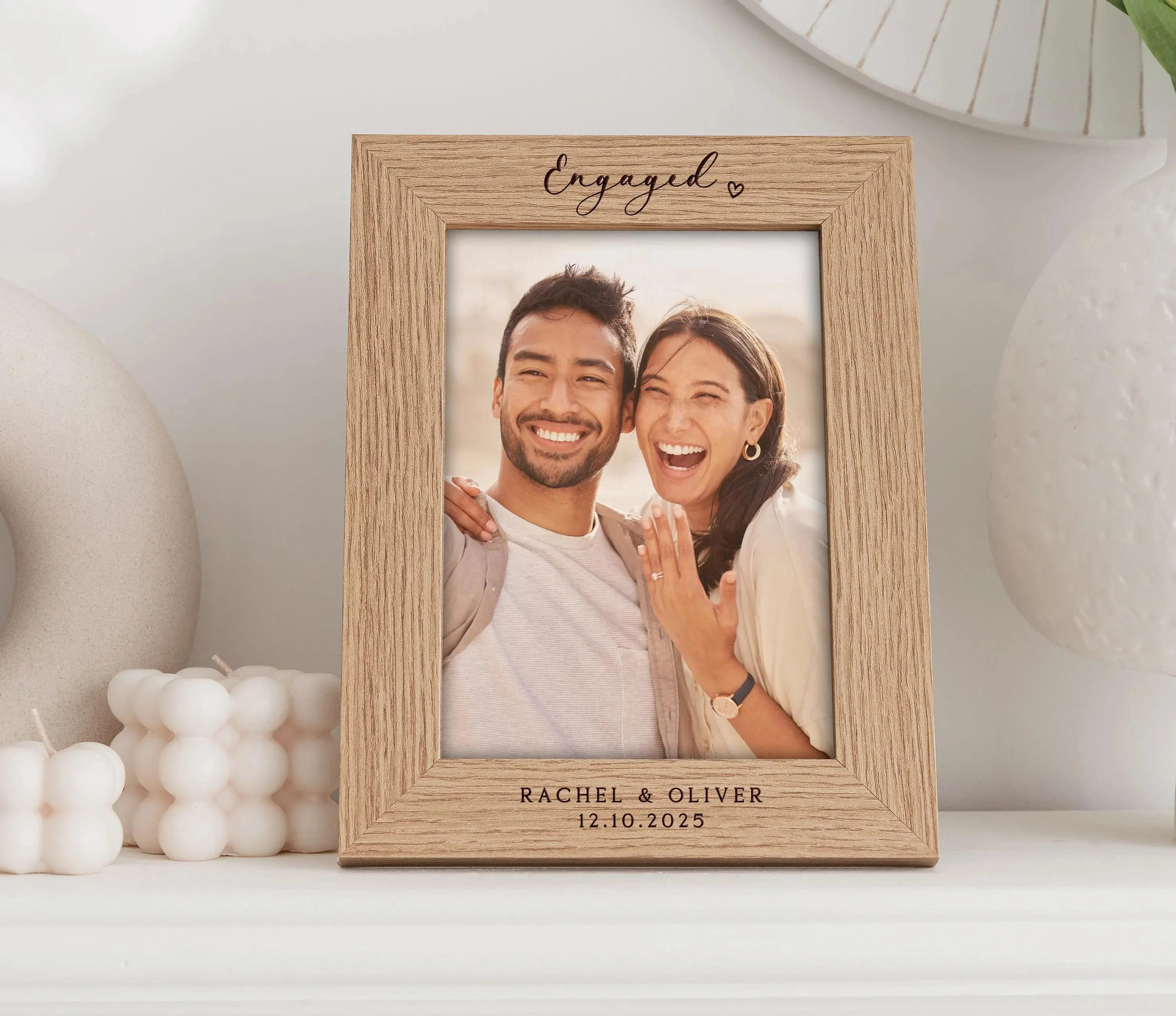 Khung ảnh lưu trữ những kỷ niệm gắn bó của hai người