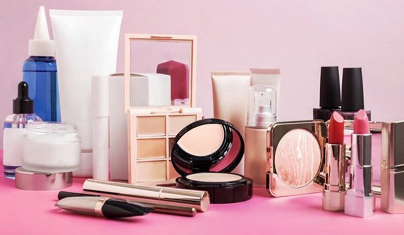 Mua mỹ phẩm làm quà tặng cho bạn gái vào dịp Tết