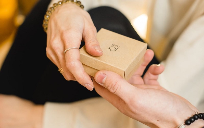 Nên tặng quà gì cho người yêu ở xa? - Tặng cho bạn gái