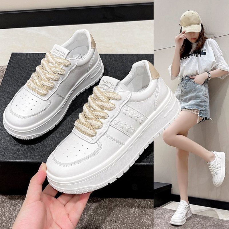 Tặng quà gì khi người yêu giận? - Đồ dùng thường nhật như giày