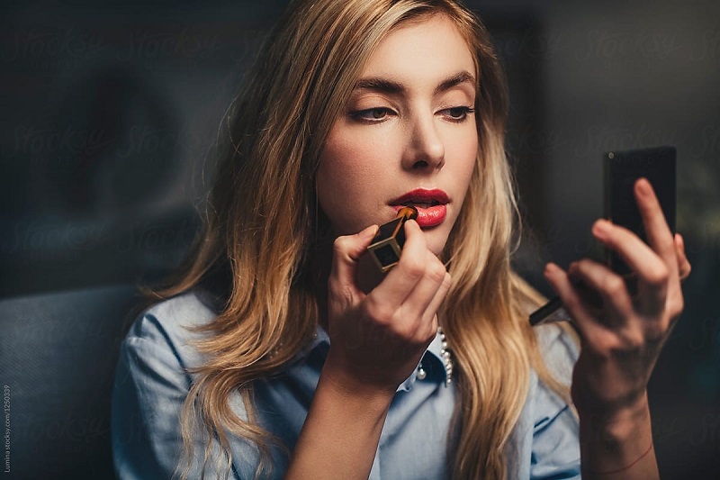 Tặng son môi cho bạn gái như lời nhắn nhủ ngọt ngào