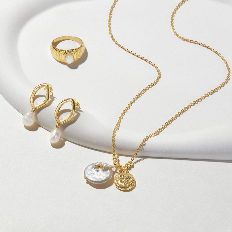 Trang sức bạc 925 của Cara Luna trong bộ sưu tập S/S’23