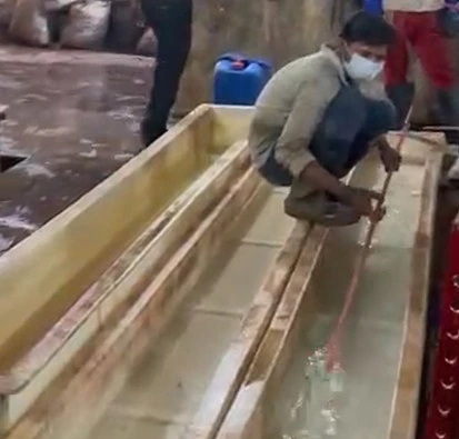 Ngâm hóa chất làm mềm lớp thép bên ngoài cho cọc