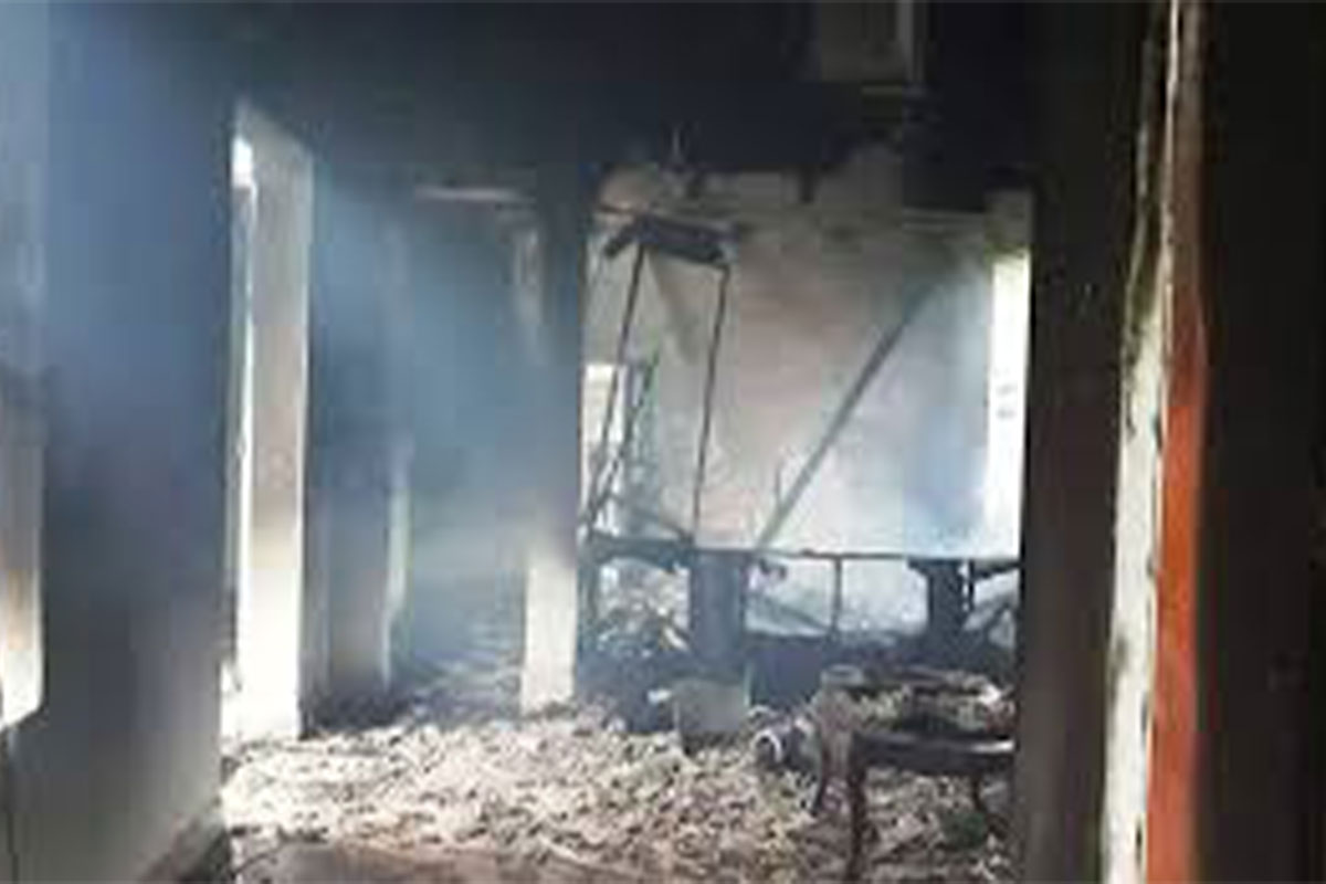 Sét đánh vào nhà dân