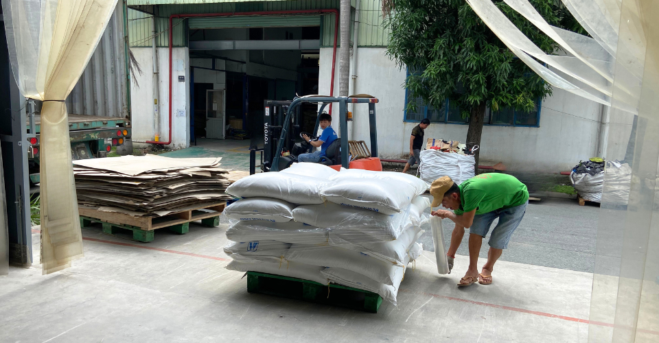 quấn PE tại kho Eimskip