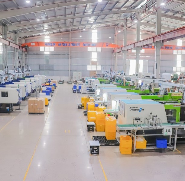 Hệ thống máy móc sản xuất đang hoạt động tại Pavico