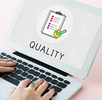 Những thông tin cần biết về việc làm QC sản xuất chai lọ hũ nhựa chuẩn nhất