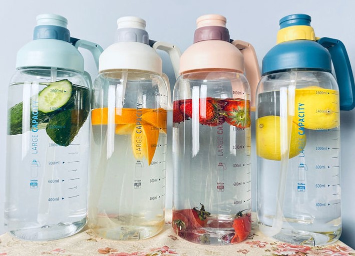 Bình nhựa đựng nước