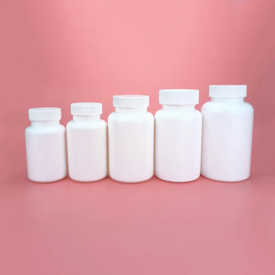 Lọ đựng thuốc màu trắng đục