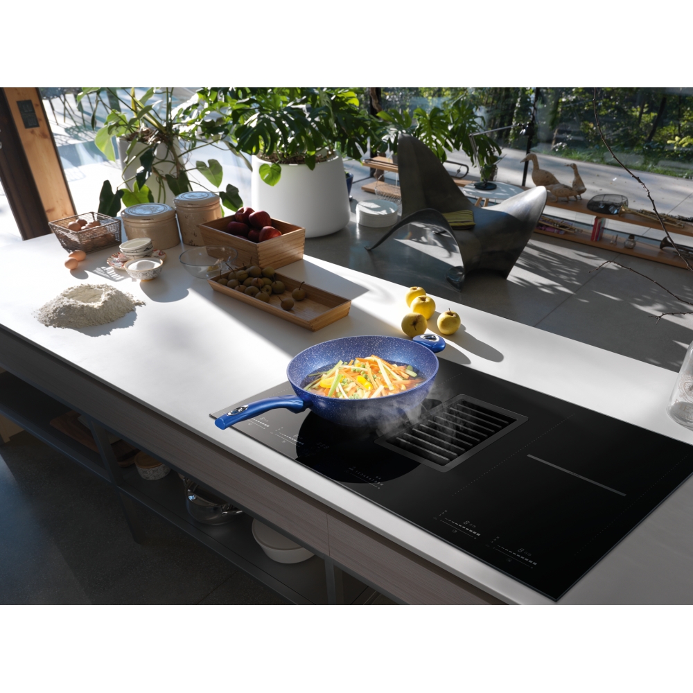 Thiết kế hút mùi âm bàn giúp giải phóng không gian phía trên, đặc biệt phù hợp với bếp đảo và không gian mở.