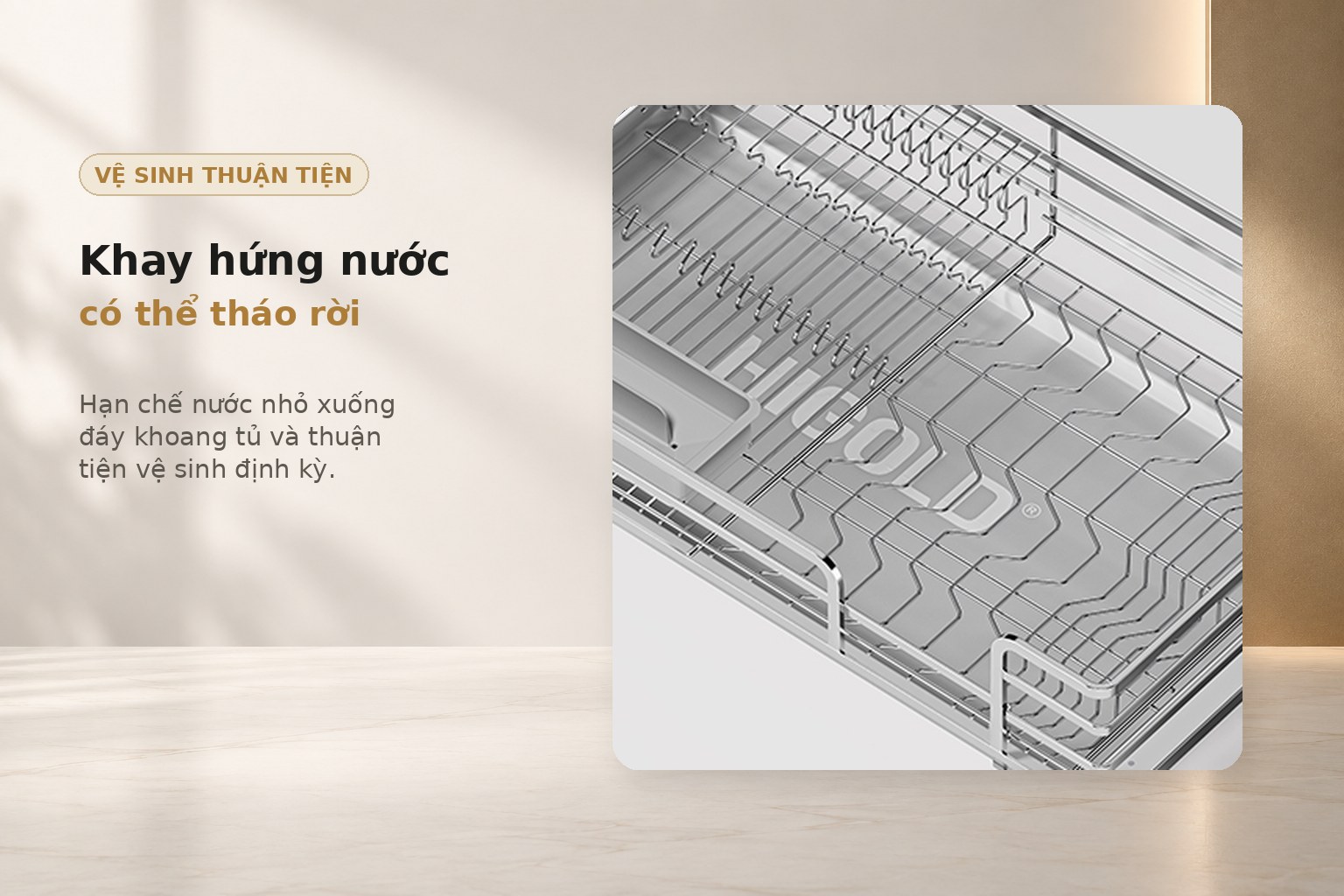 Khay hứng nước thu lượng nước còn lại trên bát đĩa và có thể tháo ra để vệ sinh.