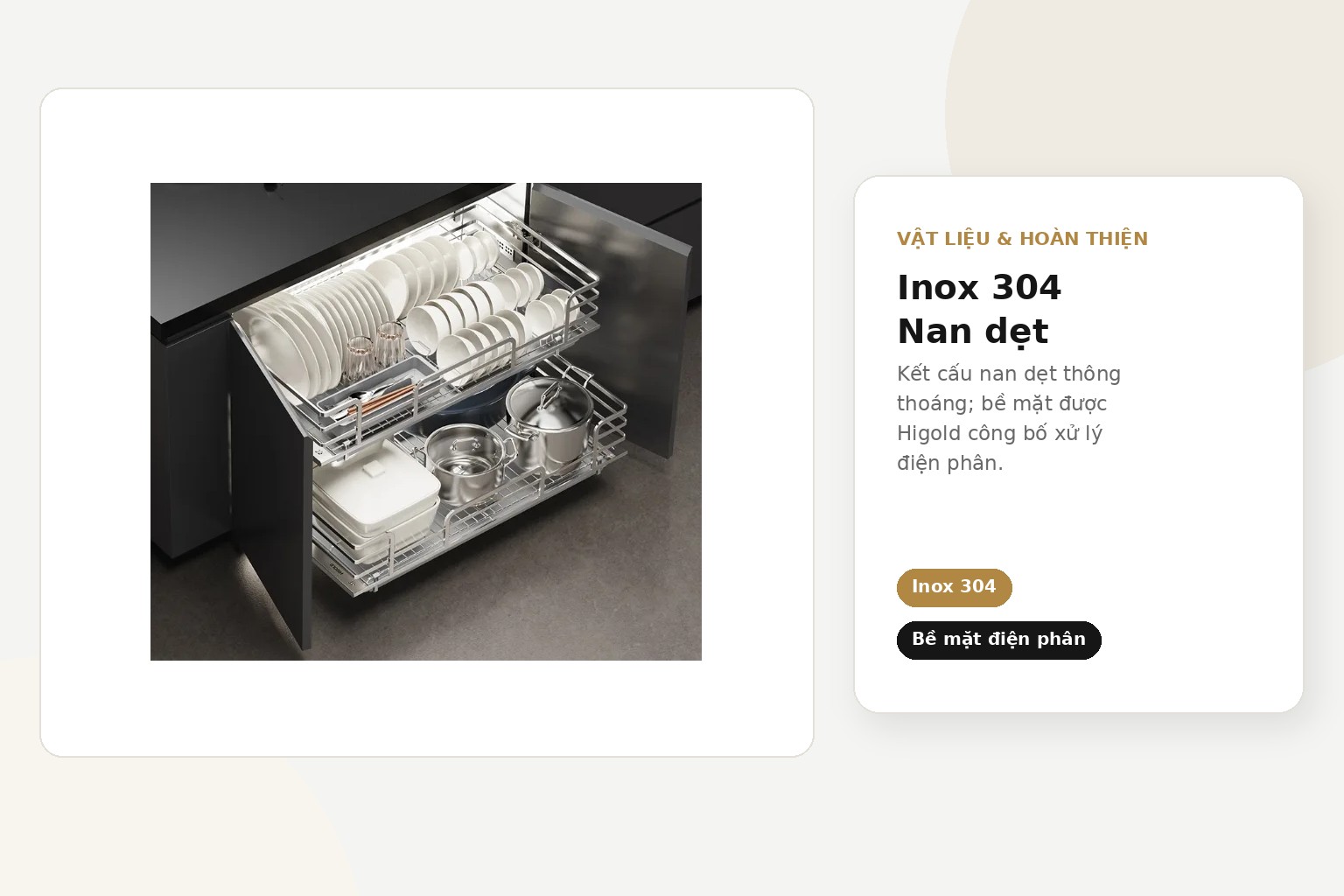 Hệ nan dẹt inox 304 hoàn thiện điện phân tạo hình thức đồng bộ với không gian tủ bếp hiện đại.
