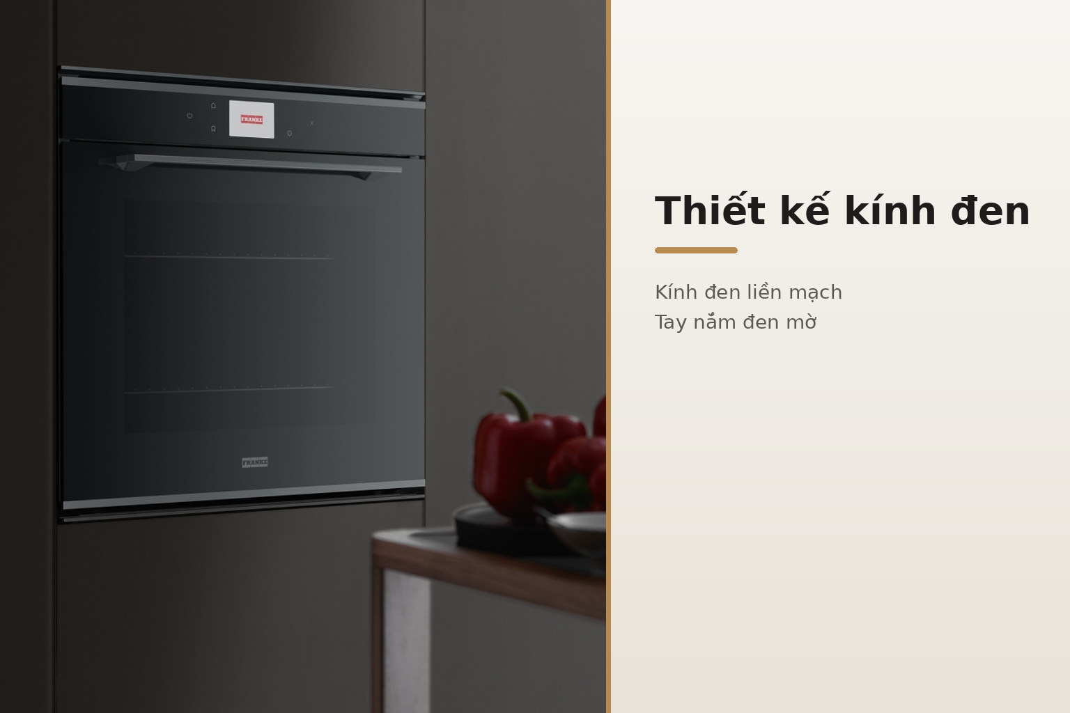 Bề mặt kính đen và tay nắm đen mờ tạo sự đồng bộ cho hệ thiết bị âm tủ.