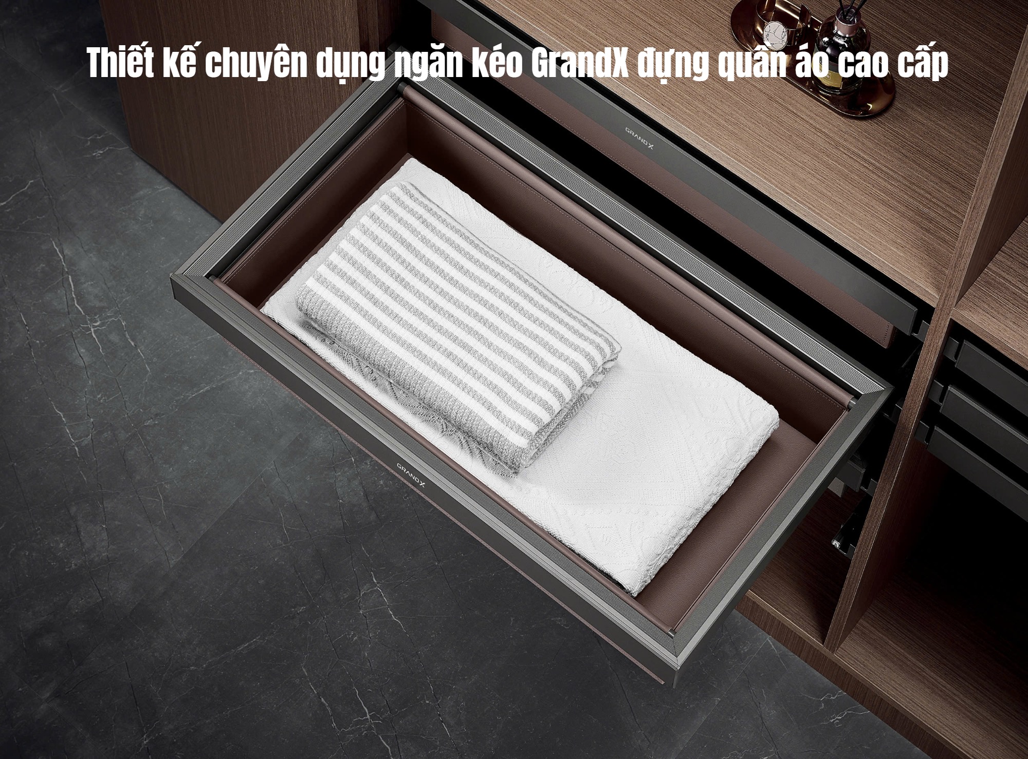 Ngăn kéo GrandX XM.90A được thiết kế chuyên dụng để đựng các loại quần áo cao cấp như khăn lụa, áo vest, áo khoác