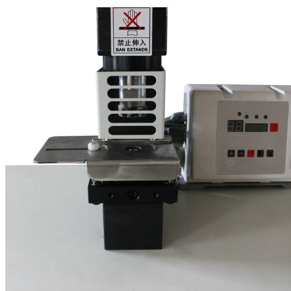 Máy đột lỗ rèm tự động QC09211