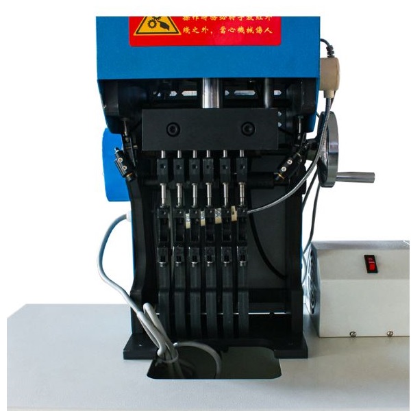 Máy đục 6 lỗ cùng lúc QC68222