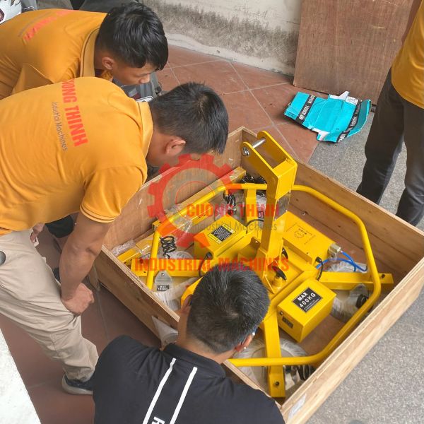 thuê máy hít kính, nâng kính điện tại Cường Thịnh