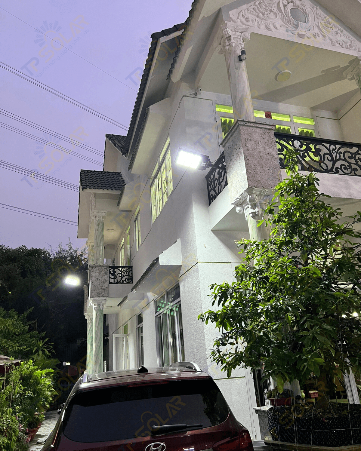 thoi-gian-chieu-sang-cua-den-nang-luong-mat-troi