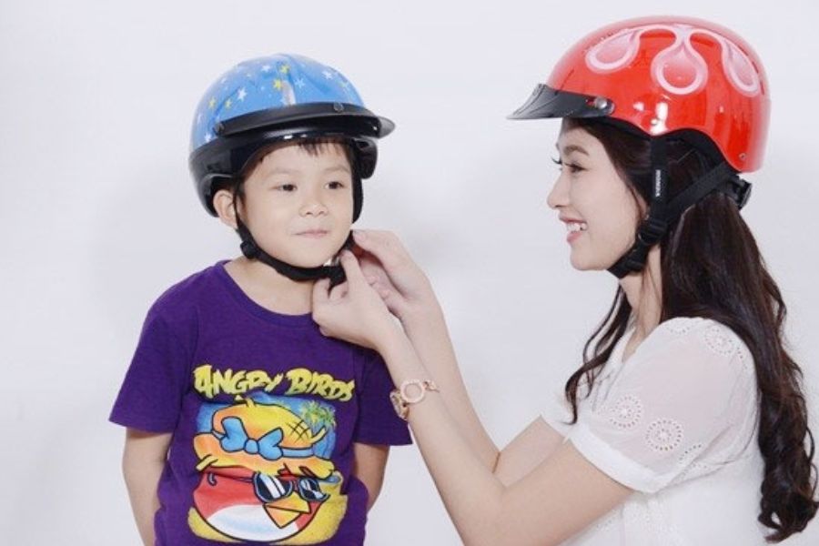 Tham gia giao thông đường bộ phải đội mũ bảo hiểm