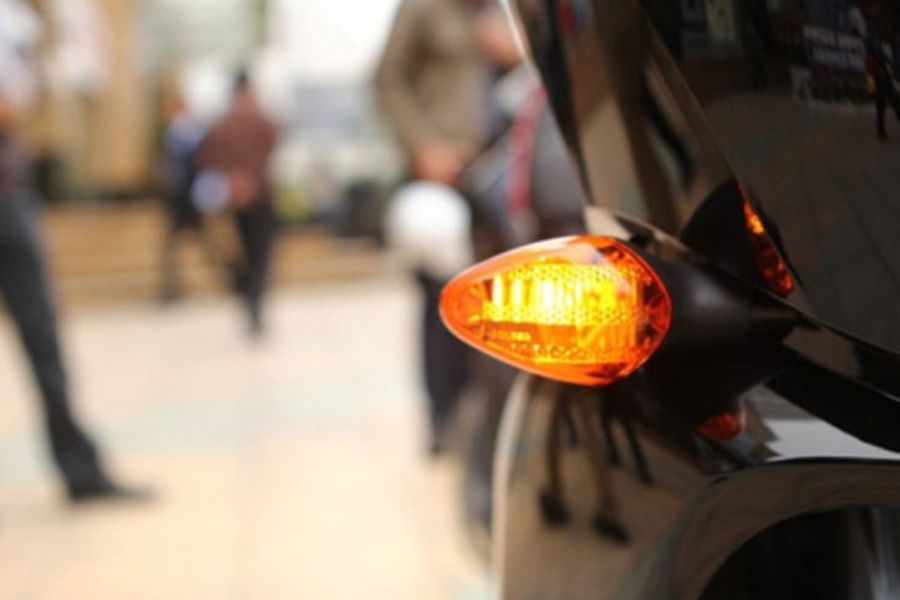 Xe phải có xi nhan khi đi trên đường