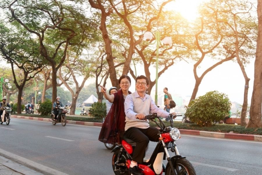 Cách đi xe máy điện