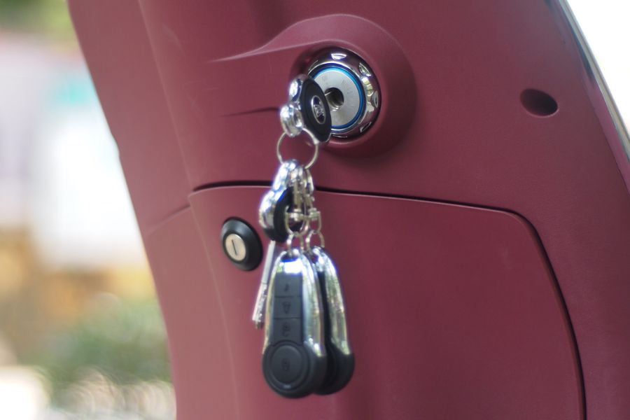 Khởi động xe bằng chìa khoá