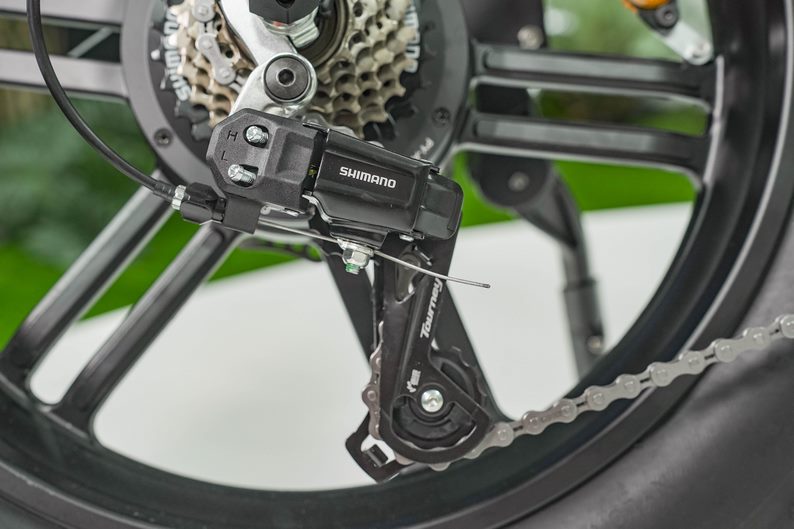 Trong cấu tạo xe đạp điện trợ lực, xích xe sẽ liên kết với líp để giúp xe vận chuyển từ lực của chân khi đạp