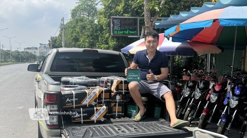 Giá thay bình acquy xe đạp điện tại nhà