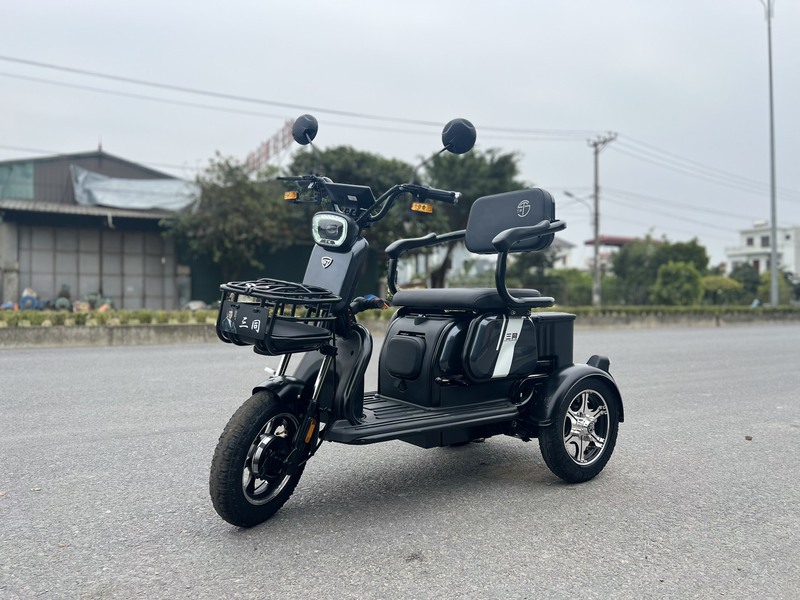 lợi ích xe điện 3 bánh đem lại cho người già